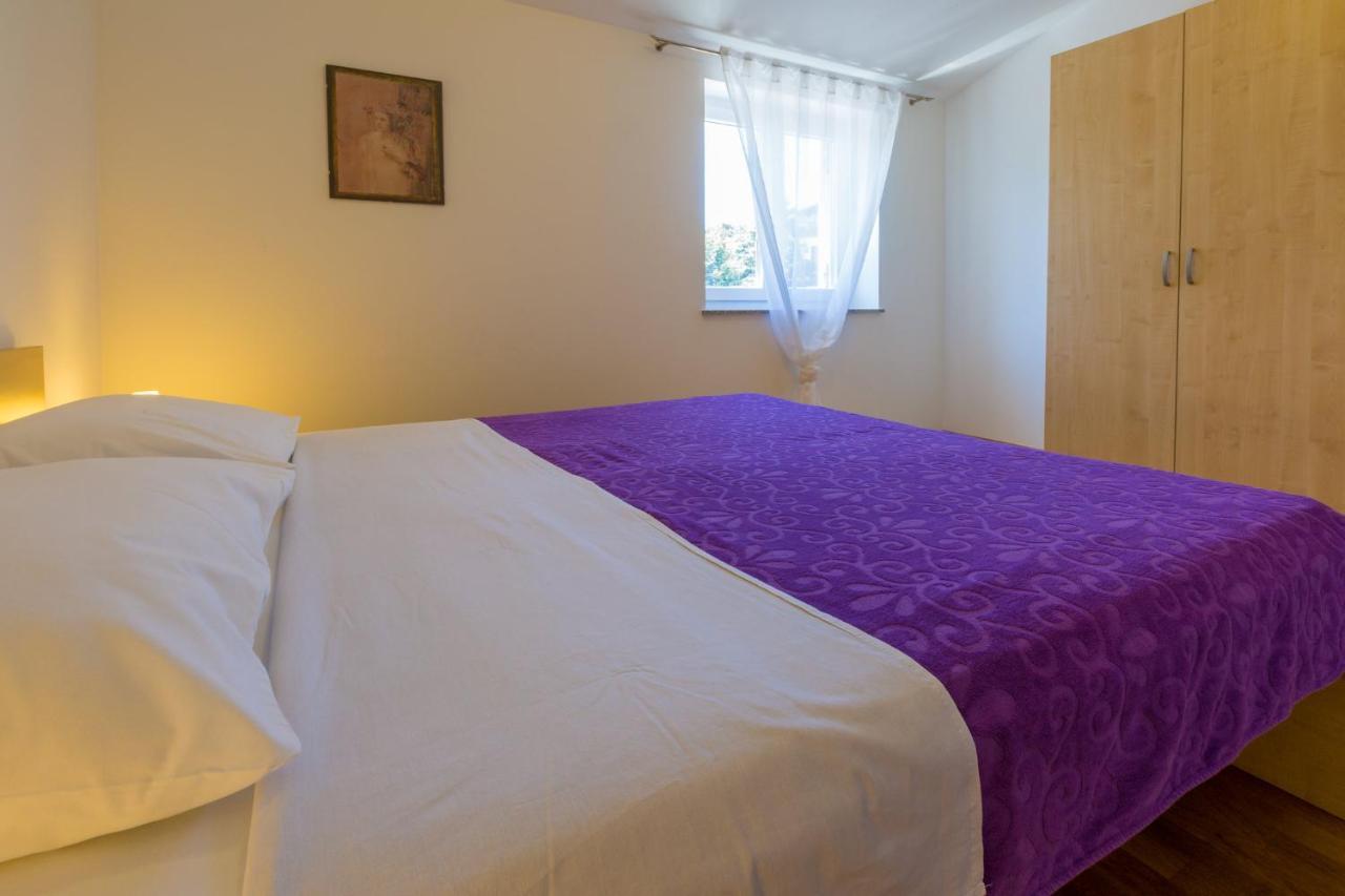 Apartment Dakovic Deni